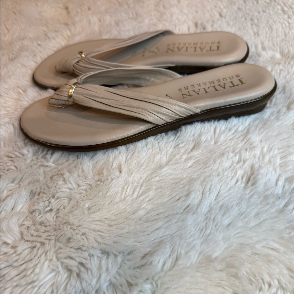 Italian Shoemakers Beige Sandals - Picture 4 of 7